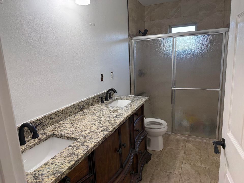 For Rent: $2,650 (4 beds, 2 baths, 1640 Square Feet)