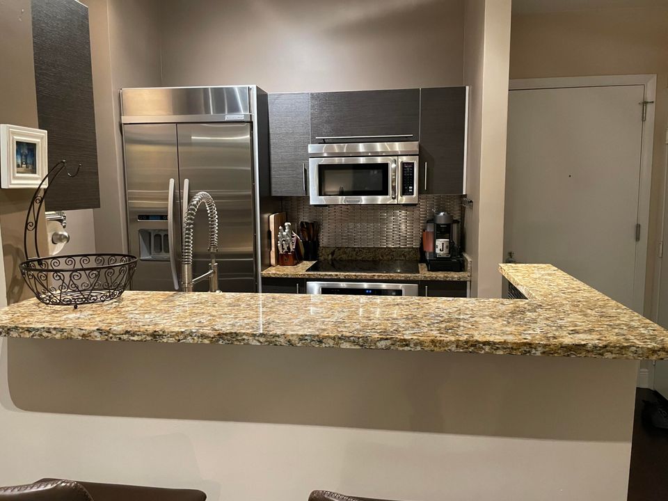 出租: $9,850 (1 贝兹, 1 浴室, 755 平方英尺)