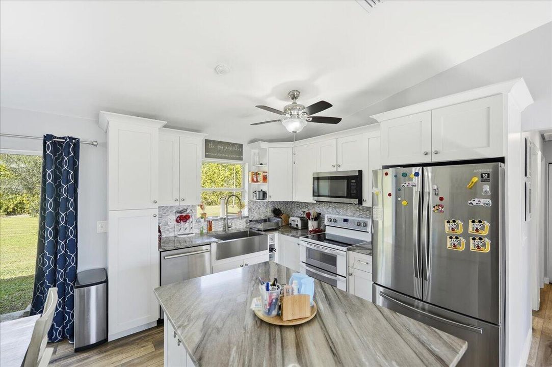 For Sale: $549,000 (3 beds, 2 baths, 1233 Square Feet)