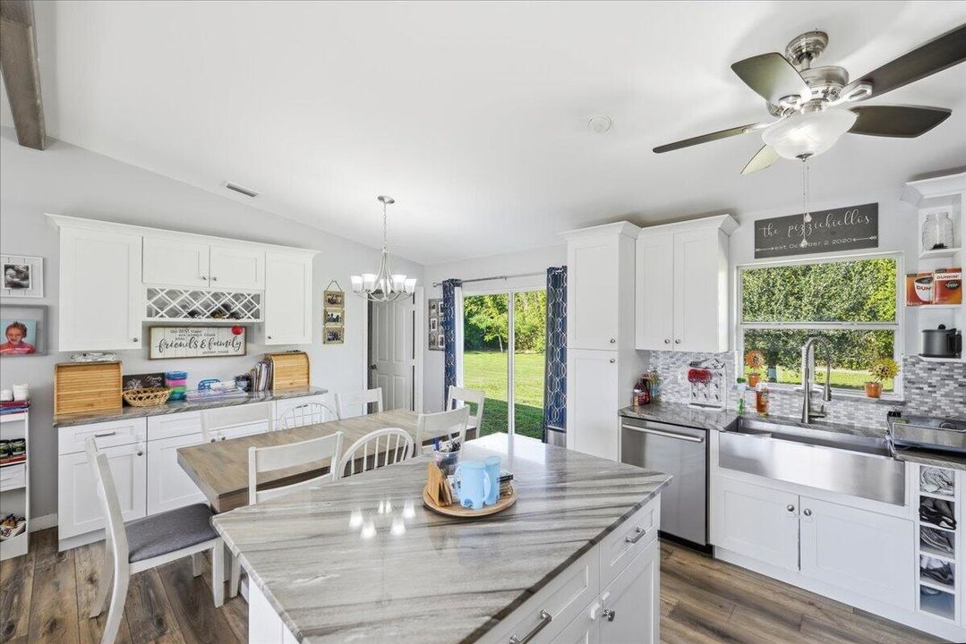 For Sale: $549,000 (3 beds, 2 baths, 1233 Square Feet)