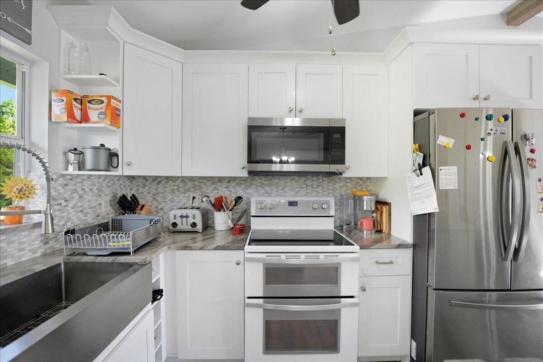 For Sale: $549,000 (3 beds, 2 baths, 1233 Square Feet)