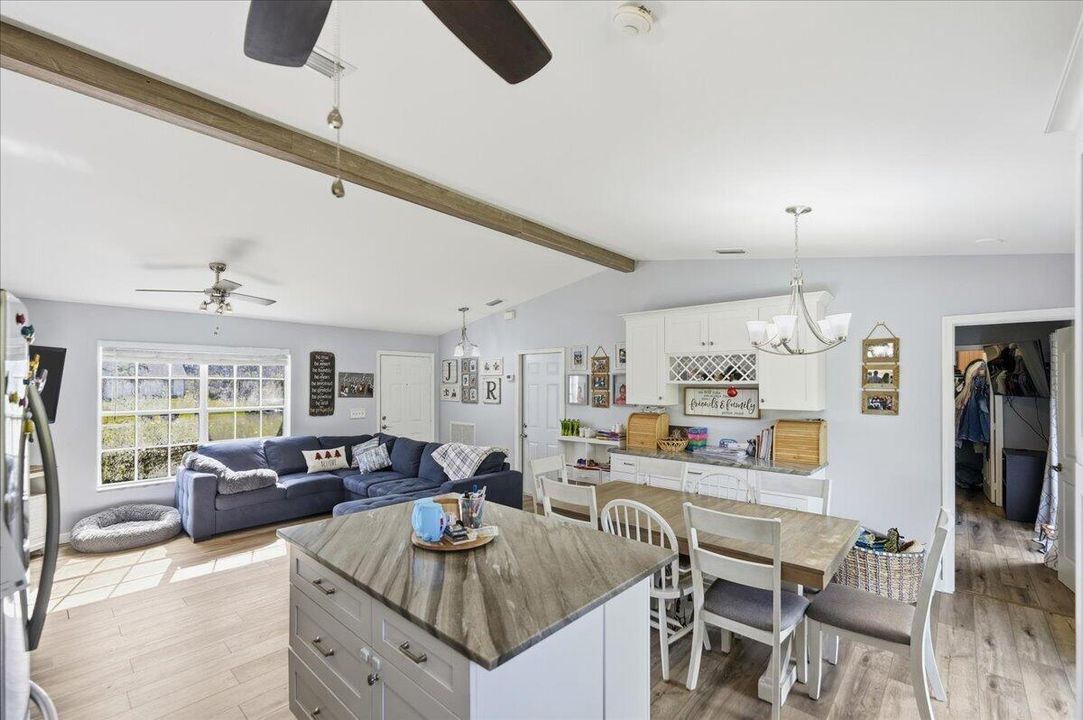 For Sale: $549,000 (3 beds, 2 baths, 1233 Square Feet)