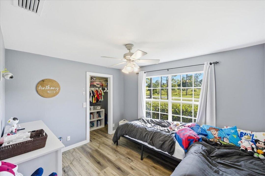 For Sale: $549,000 (3 beds, 2 baths, 1233 Square Feet)