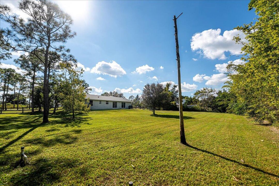 For Sale: $549,000 (3 beds, 2 baths, 1233 Square Feet)
