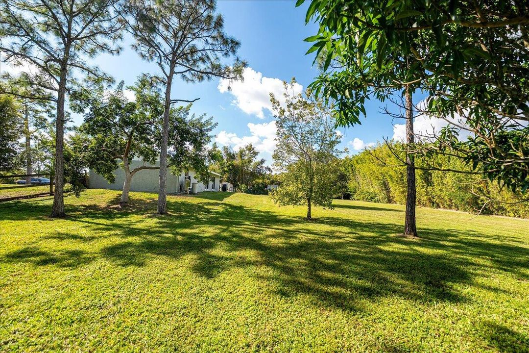 For Sale: $549,000 (3 beds, 2 baths, 1233 Square Feet)