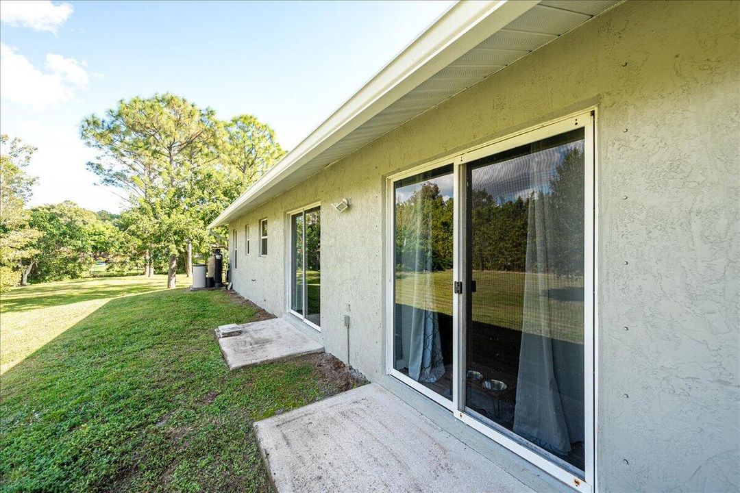 For Sale: $549,000 (3 beds, 2 baths, 1233 Square Feet)