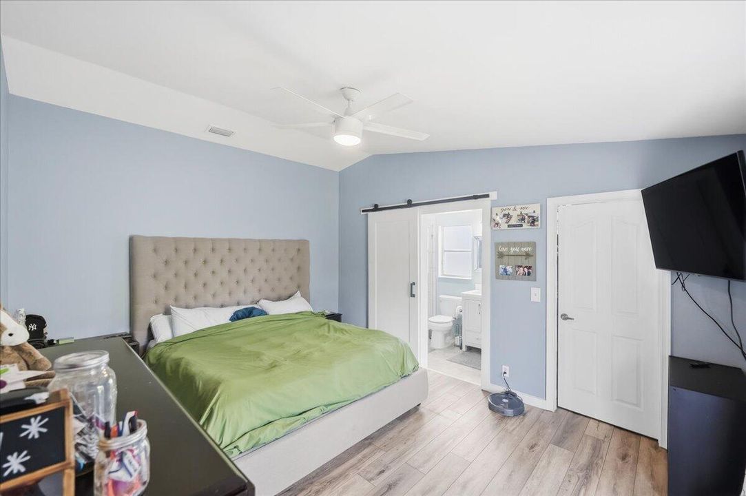 For Sale: $549,000 (3 beds, 2 baths, 1233 Square Feet)