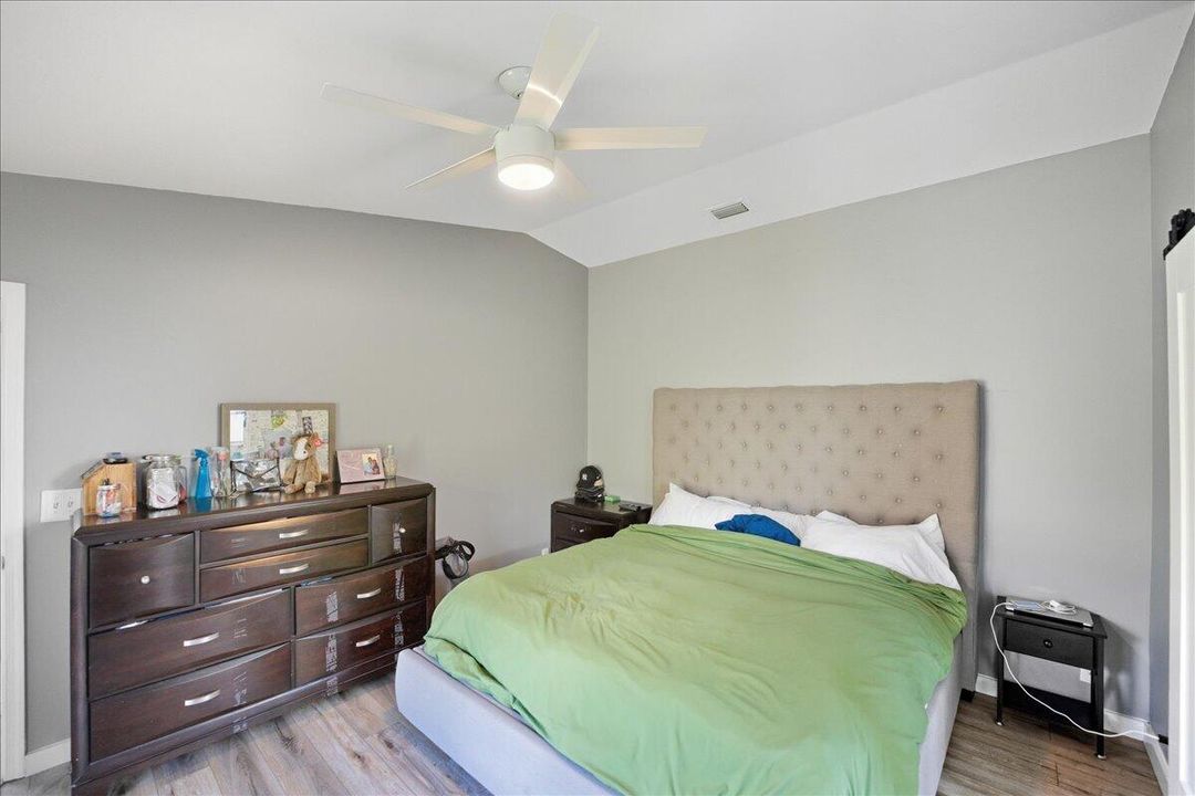 For Sale: $549,000 (3 beds, 2 baths, 1233 Square Feet)