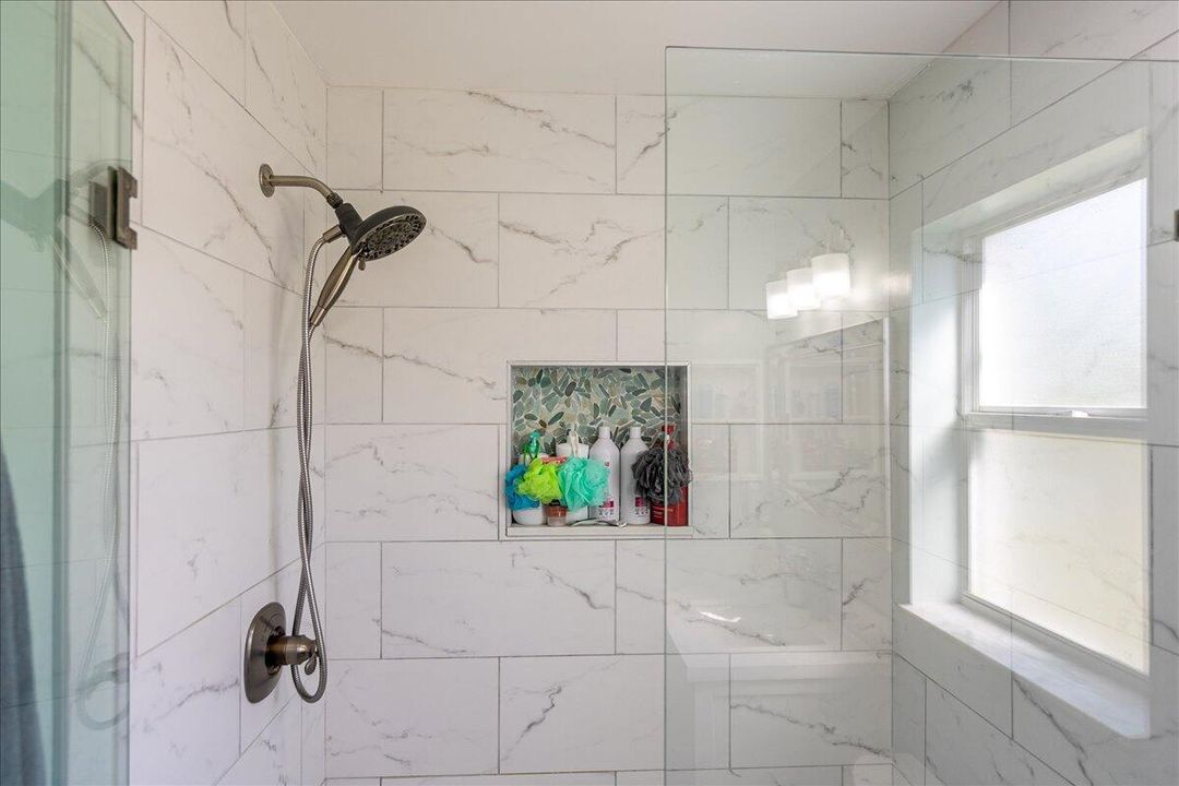 For Sale: $549,000 (3 beds, 2 baths, 1233 Square Feet)