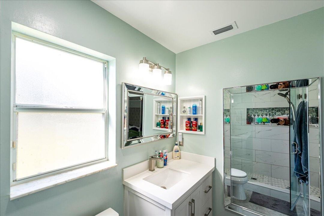 For Sale: $549,000 (3 beds, 2 baths, 1233 Square Feet)