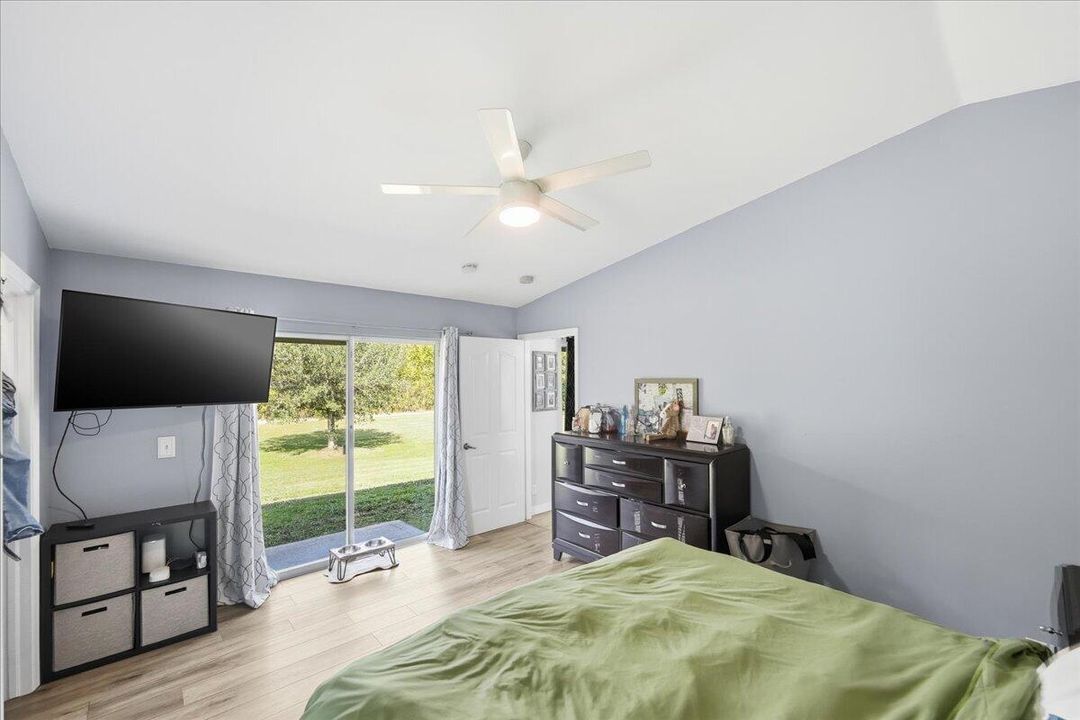 For Sale: $549,000 (3 beds, 2 baths, 1233 Square Feet)