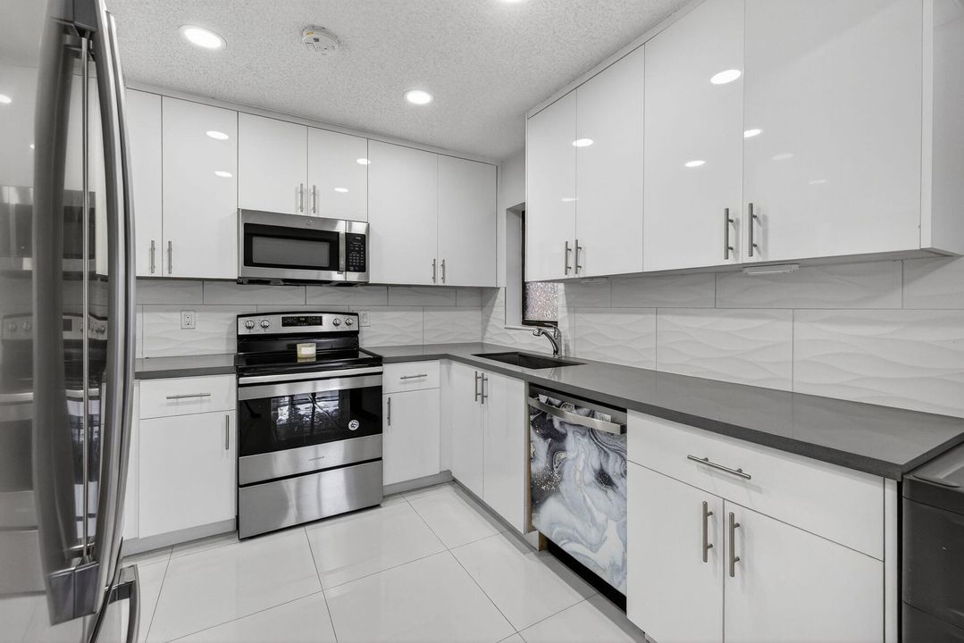 For Sale: $279,000 (3 beds, 2 baths, 1120 Square Feet)