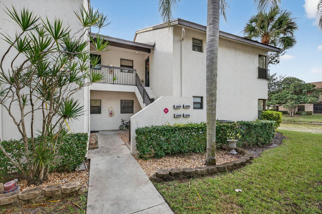 For Sale: $279,000 (3 beds, 2 baths, 1120 Square Feet)