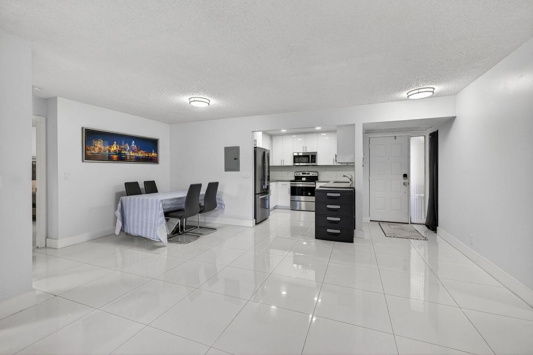 For Sale: $279,000 (3 beds, 2 baths, 1120 Square Feet)