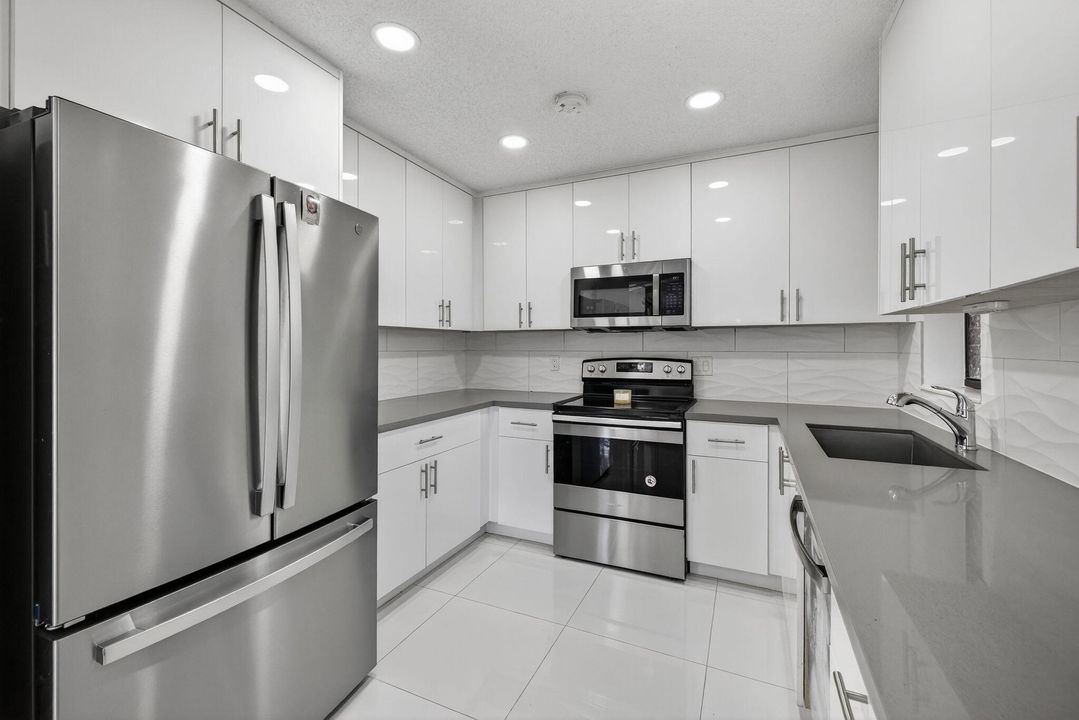 For Sale: $279,000 (3 beds, 2 baths, 1120 Square Feet)