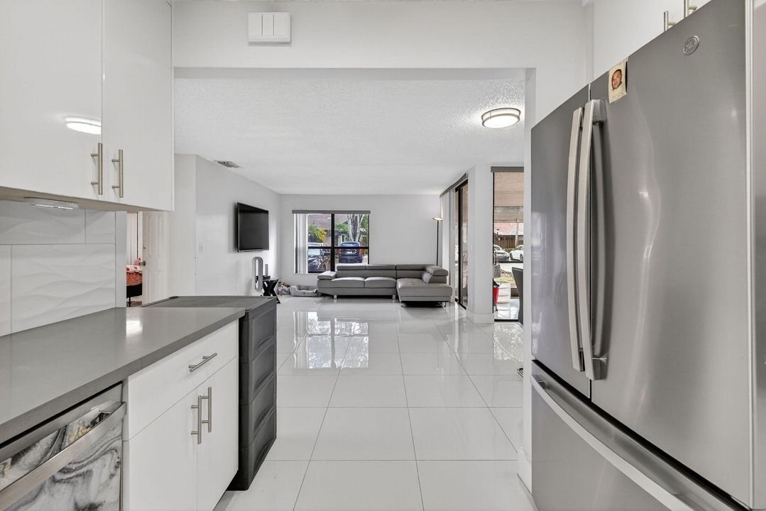 For Sale: $279,000 (3 beds, 2 baths, 1120 Square Feet)