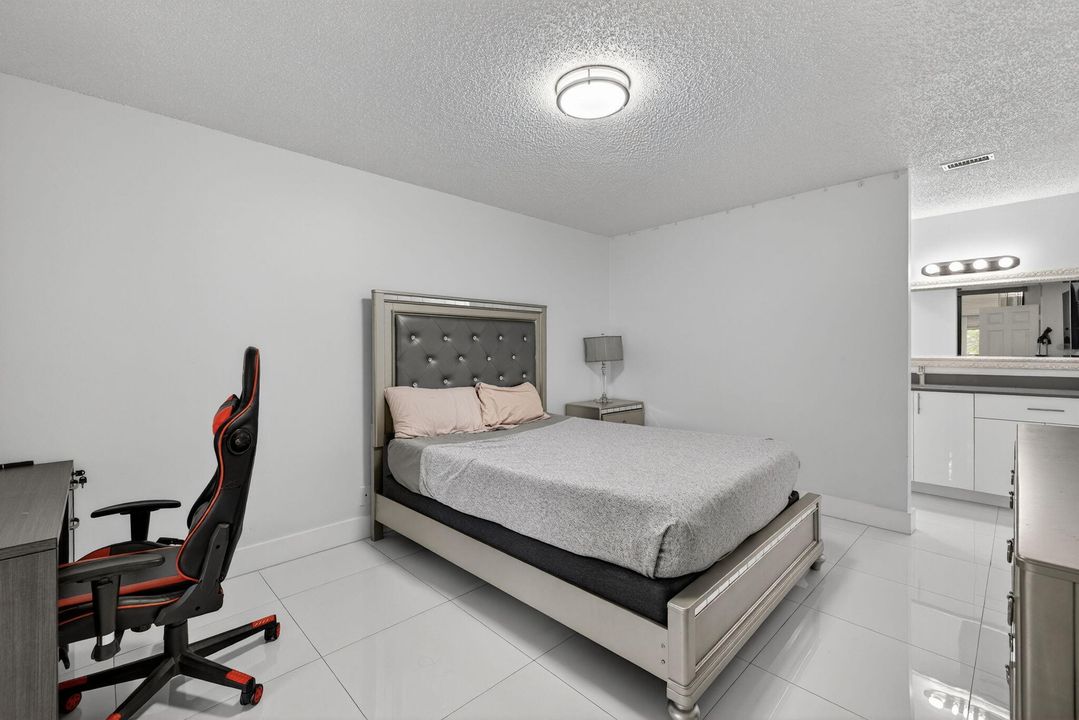 For Sale: $279,000 (3 beds, 2 baths, 1120 Square Feet)