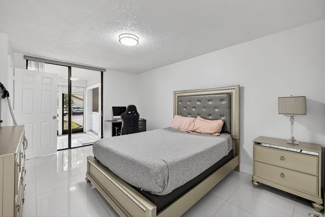 For Sale: $279,000 (3 beds, 2 baths, 1120 Square Feet)