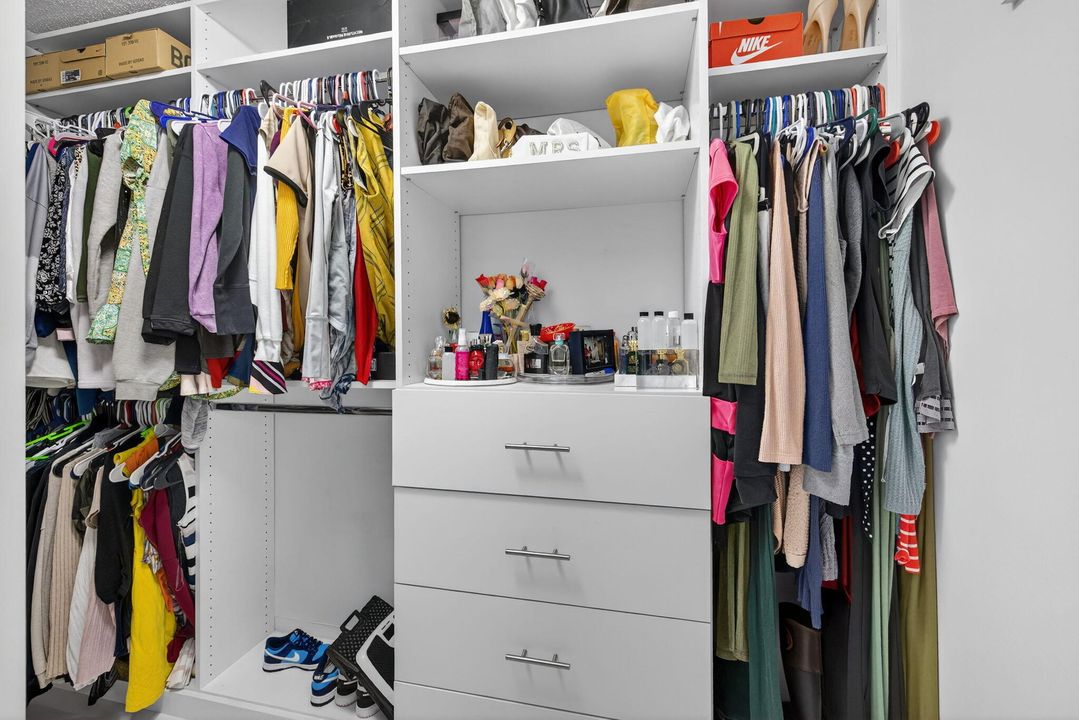 For Sale: $279,000 (3 beds, 2 baths, 1120 Square Feet)