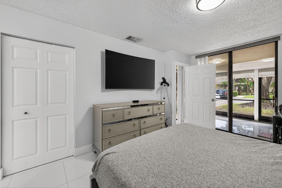 For Sale: $279,000 (3 beds, 2 baths, 1120 Square Feet)