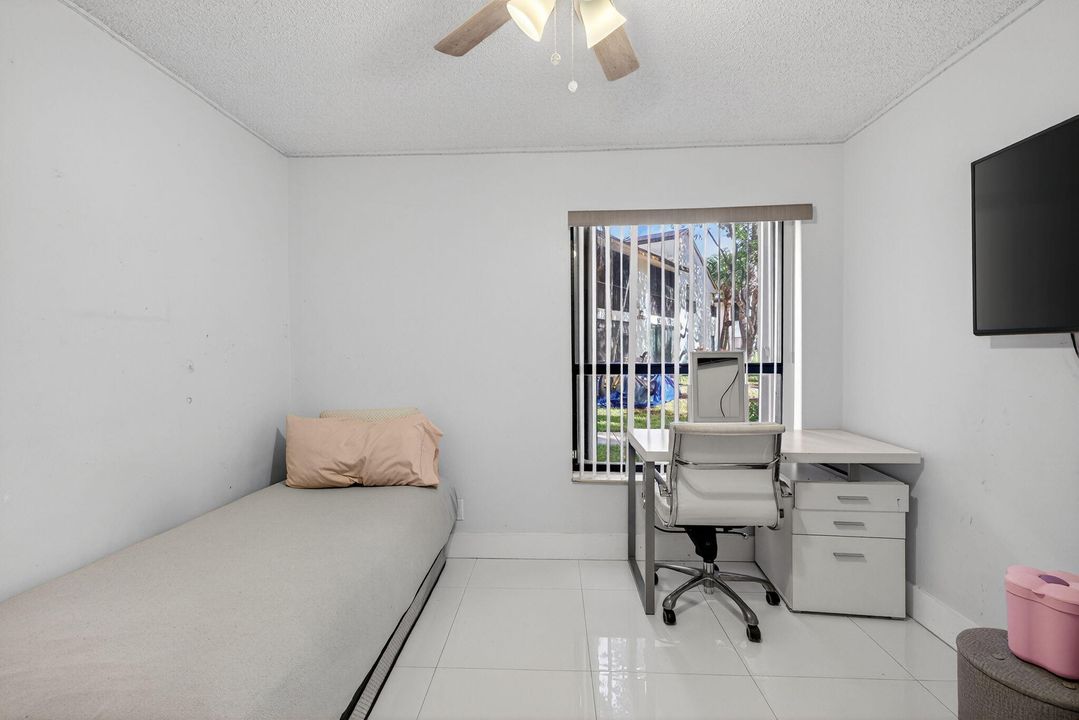 For Sale: $279,000 (3 beds, 2 baths, 1120 Square Feet)