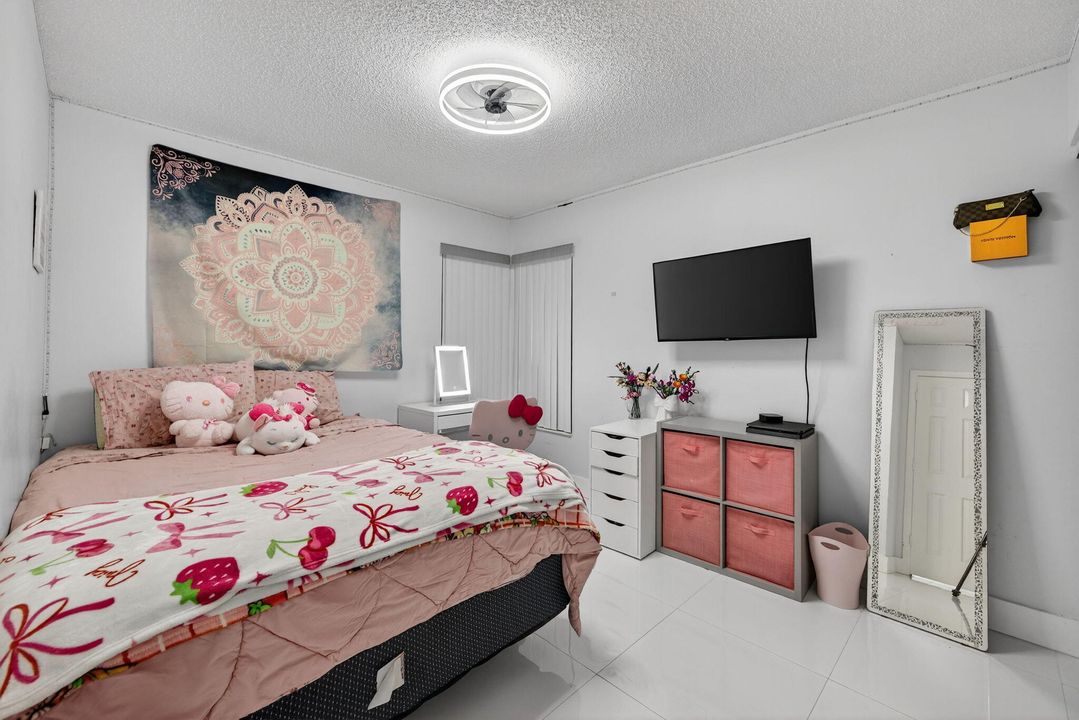 For Sale: $279,000 (3 beds, 2 baths, 1120 Square Feet)