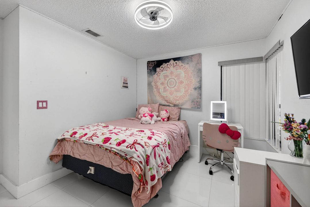 For Sale: $279,000 (3 beds, 2 baths, 1120 Square Feet)