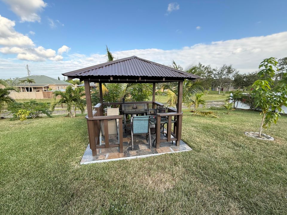 For Rent: $2,650 (4 beds, 2 baths, 1640 Square Feet)