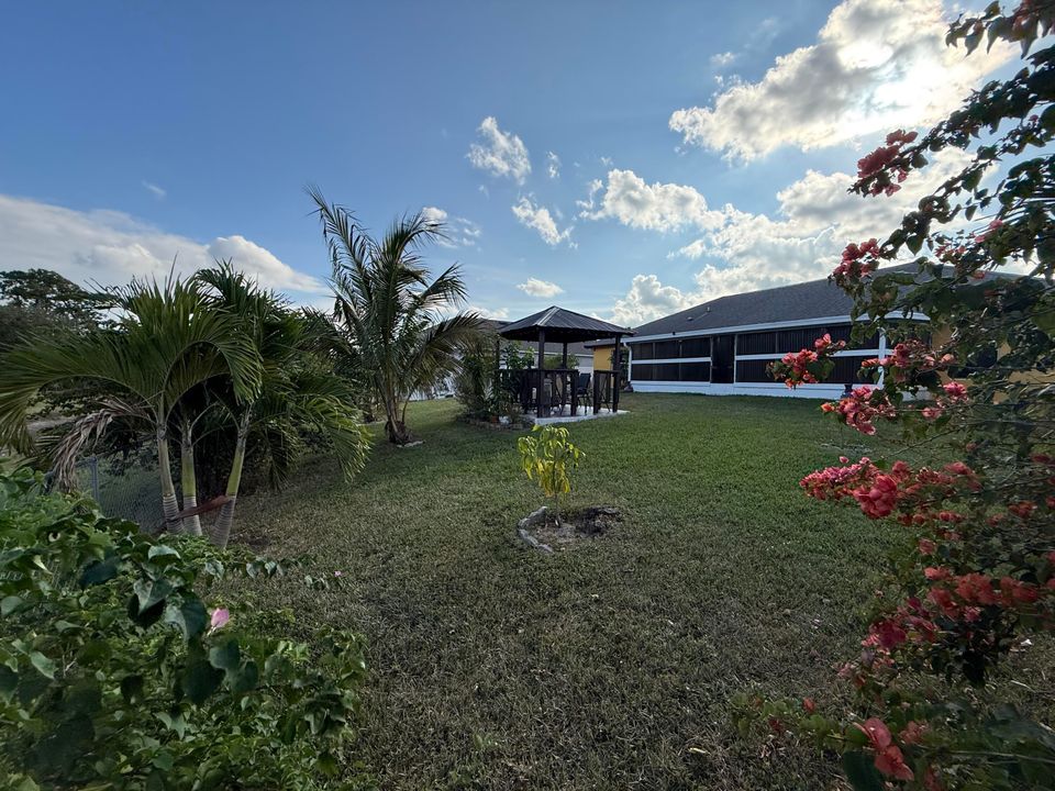 For Rent: $2,650 (4 beds, 2 baths, 1640 Square Feet)