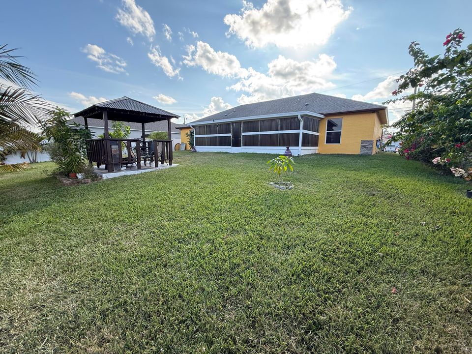 For Rent: $2,650 (4 beds, 2 baths, 1640 Square Feet)