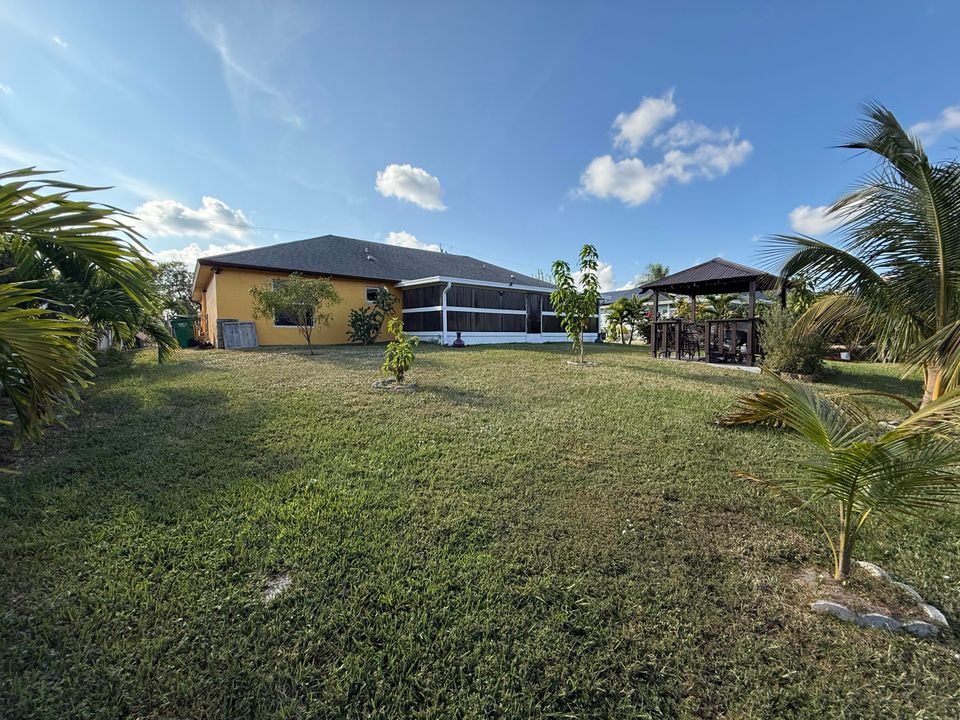 For Rent: $2,650 (4 beds, 2 baths, 1640 Square Feet)