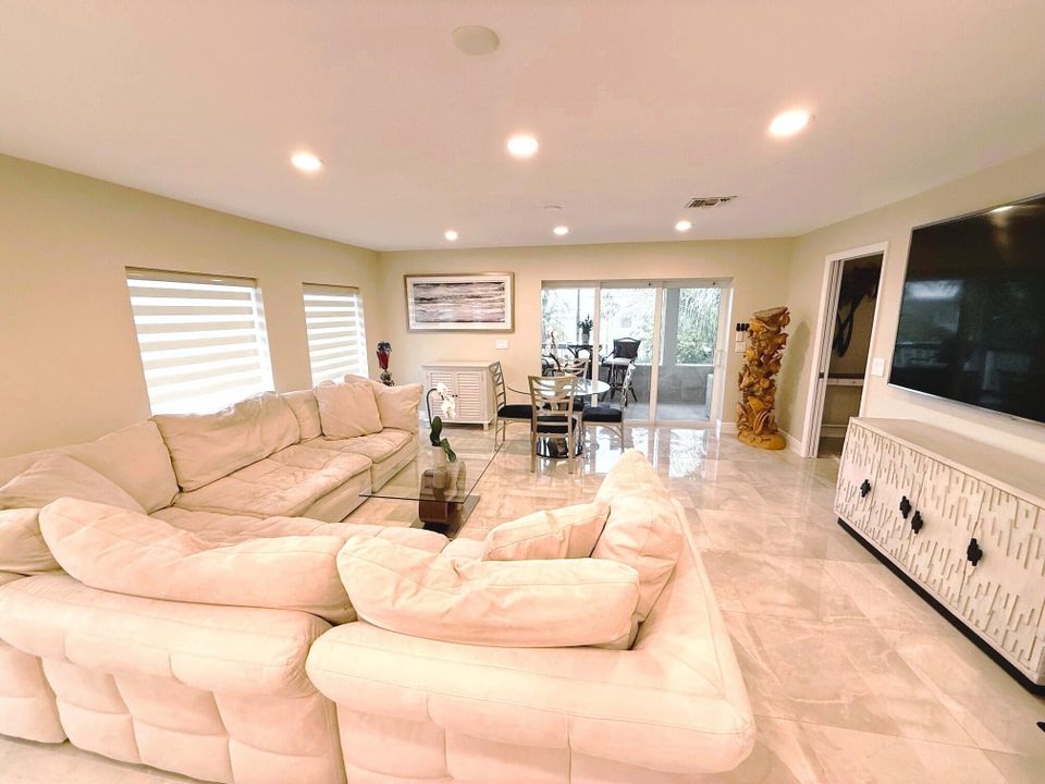 For Sale: $1,900,000 (4 beds, 2 baths, 1994 Square Feet)