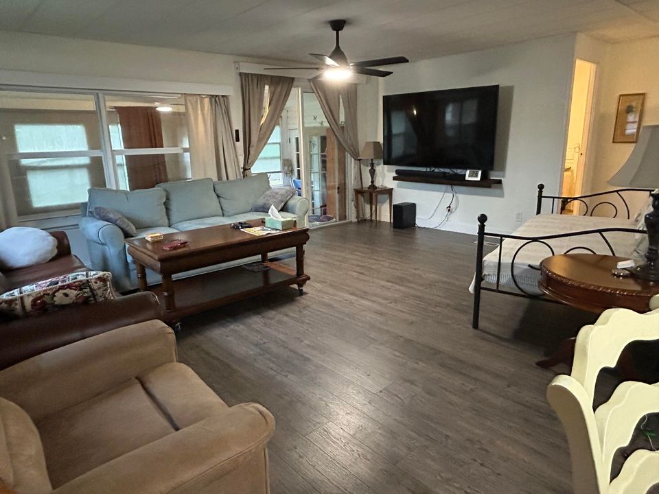 For Rent: $1,295 (3 beds, 2 baths, 1152 Square Feet)