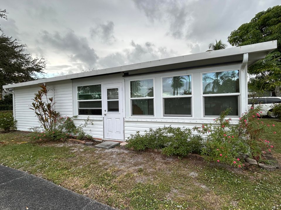 For Rent: $1,295 (3 beds, 2 baths, 1152 Square Feet)