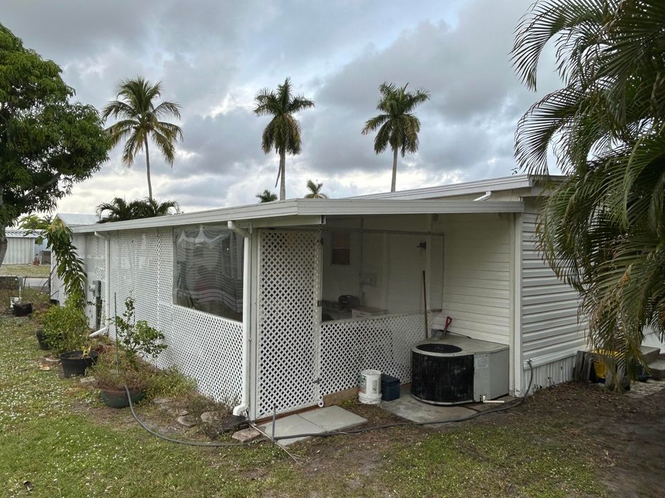 For Rent: $1,295 (3 beds, 2 baths, 1152 Square Feet)