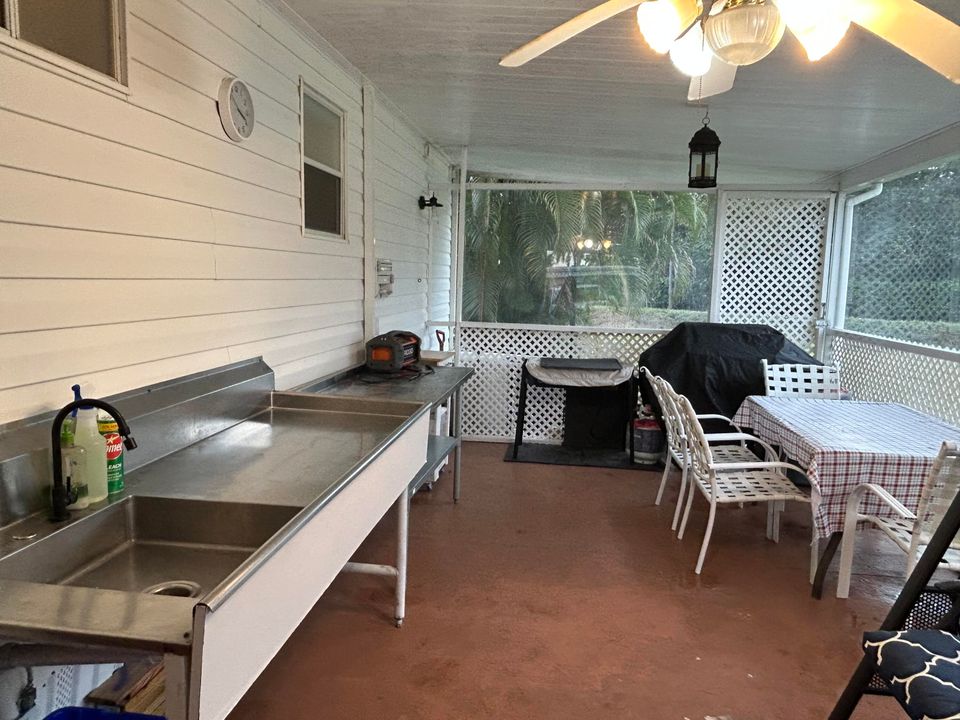 For Rent: $1,295 (3 beds, 2 baths, 1152 Square Feet)