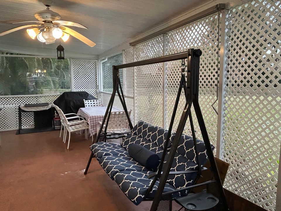 For Rent: $1,295 (3 beds, 2 baths, 1152 Square Feet)