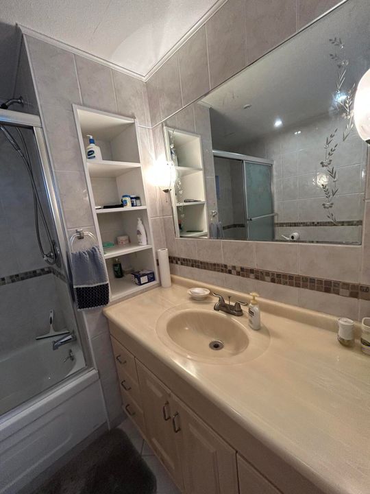 For Rent: $1,295 (3 beds, 2 baths, 1152 Square Feet)