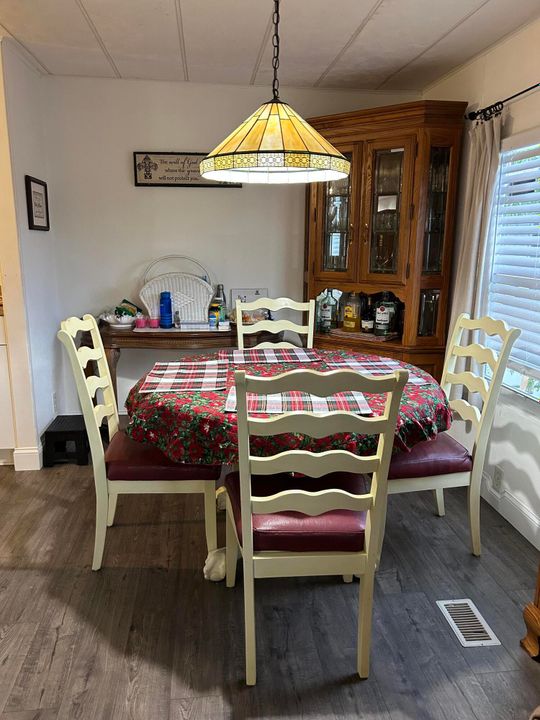 For Rent: $1,295 (3 beds, 2 baths, 1152 Square Feet)