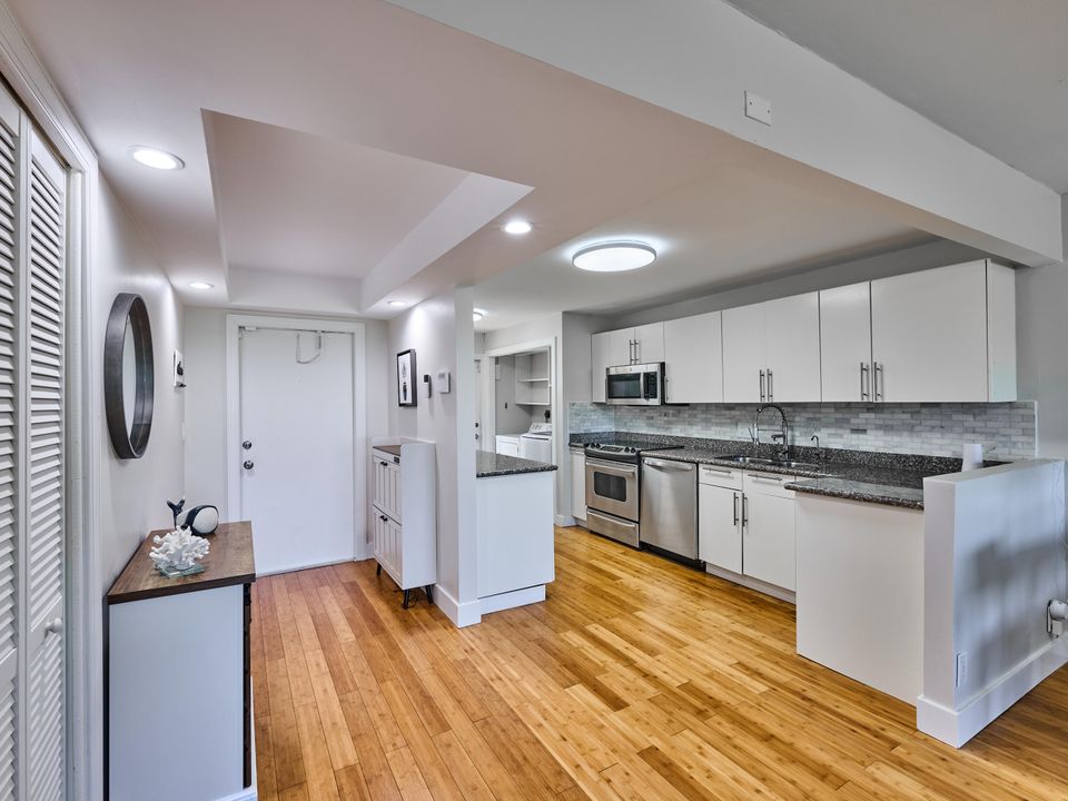 待售: $267,500 (2 贝兹, 2 浴室, 1112 平方英尺)