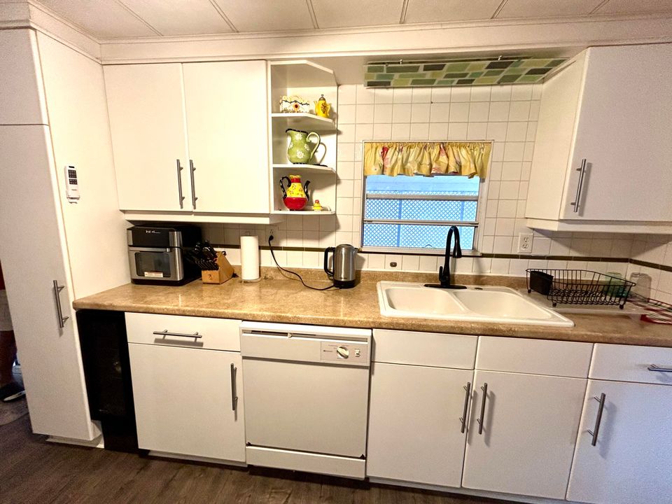 For Rent: $1,295 (3 beds, 2 baths, 1152 Square Feet)