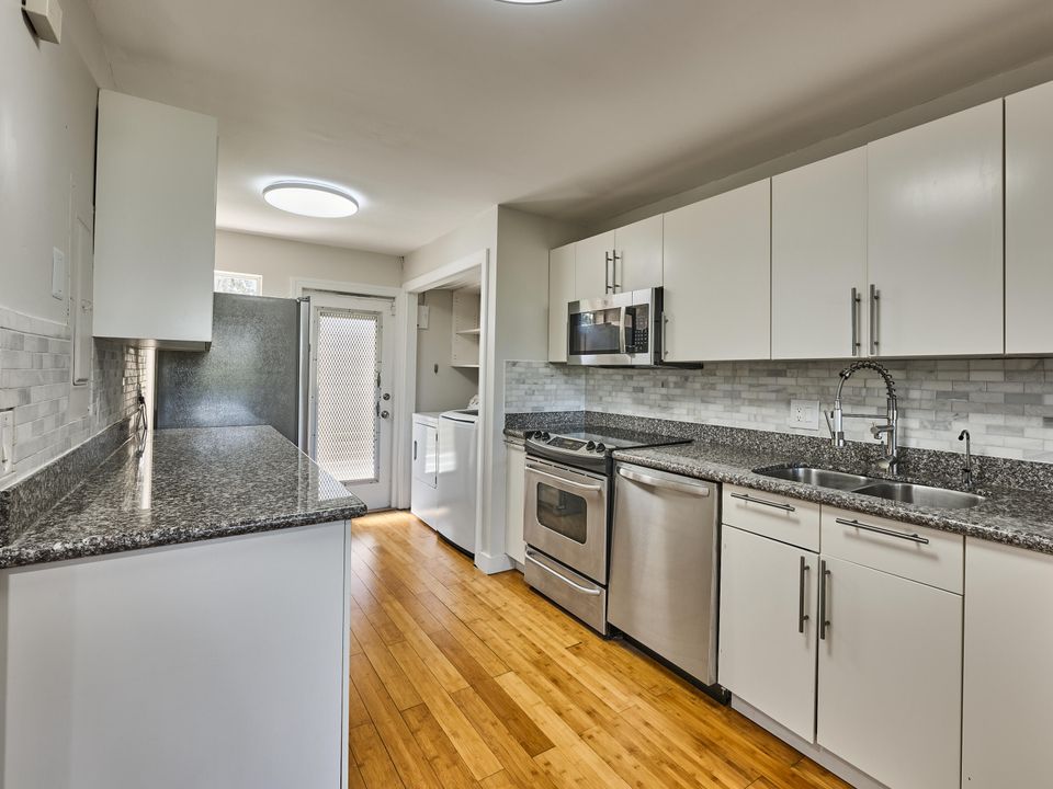 待售: $267,500 (2 贝兹, 2 浴室, 1112 平方英尺)