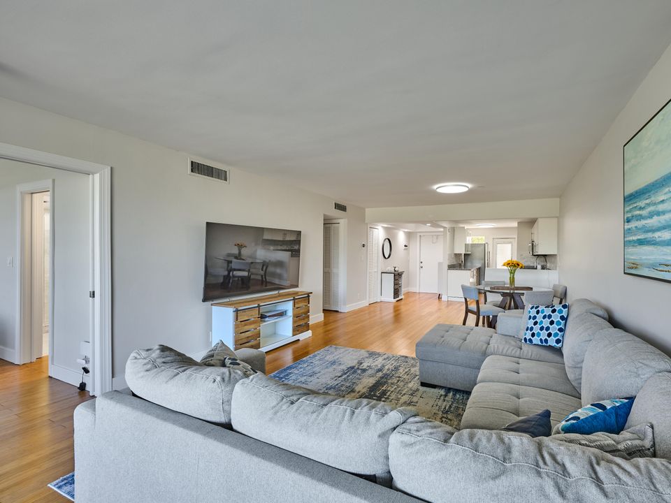 待售: $267,500 (2 贝兹, 2 浴室, 1112 平方英尺)