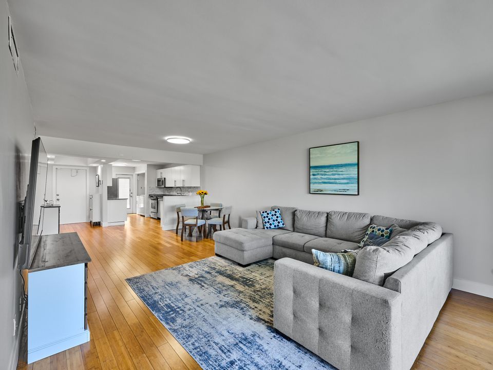 待售: $267,500 (2 贝兹, 2 浴室, 1112 平方英尺)