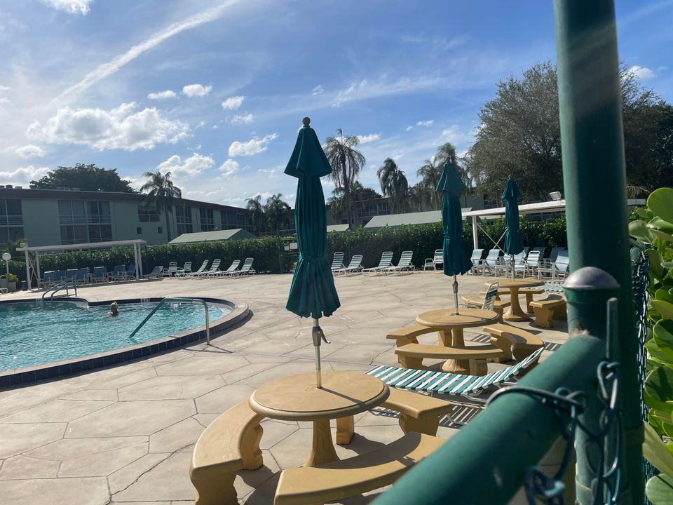 待售: $154,900 (2 贝兹, 2 浴室, 912 平方英尺)