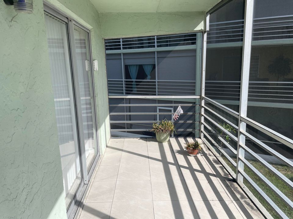 待售: $154,900 (2 贝兹, 2 浴室, 912 平方英尺)