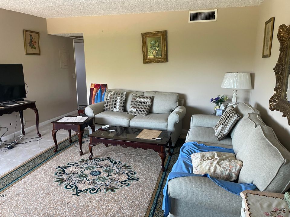 待售: $154,900 (2 贝兹, 2 浴室, 912 平方英尺)