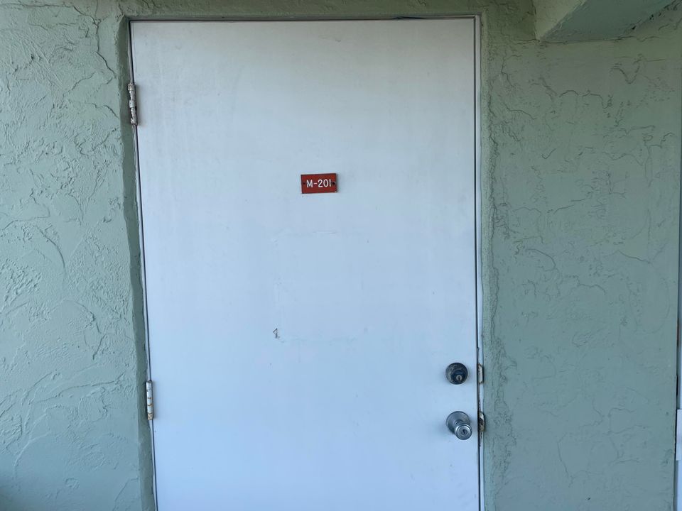 待售: $154,900 (2 贝兹, 2 浴室, 912 平方英尺)