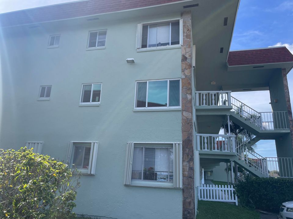 待售: $154,900 (2 贝兹, 2 浴室, 912 平方英尺)