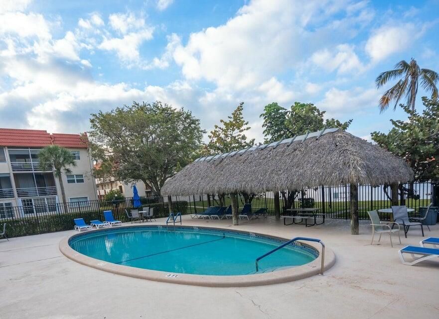 For Sale: $89,000 (1 beds, 1 baths, 640 Square Feet)